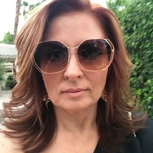 Meet your Posher, Debra